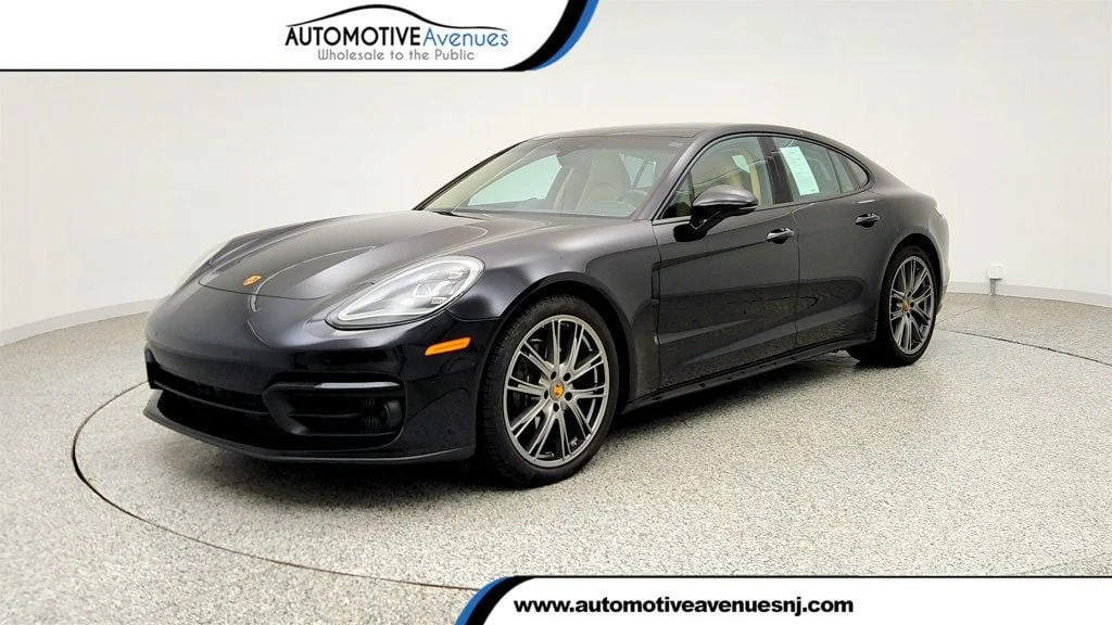 2023 Porsche Panamera 4's photo