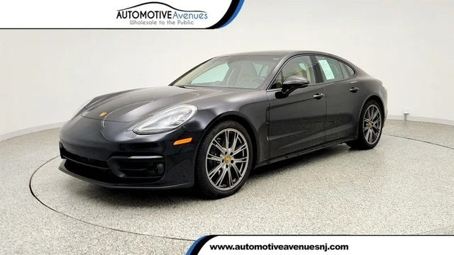 2023 Porsche Panamera RWD w/ Premium Pkg, 21'' Wheels & Adaptive Air Suspension