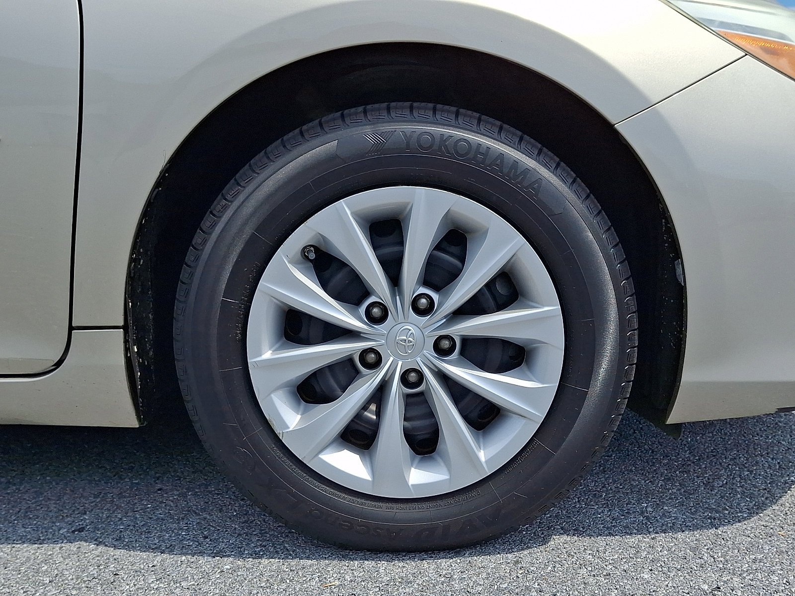 Used 2015 Creme Brulee Mica Toyota LE image 9