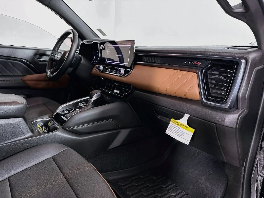 Used 2024 Onyx Black GMC AT4 image 32