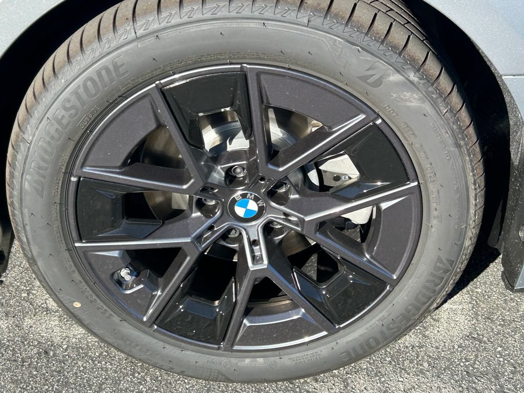 New 2026 Skyscraper Grey Metallic BMW eDrive40 image 9