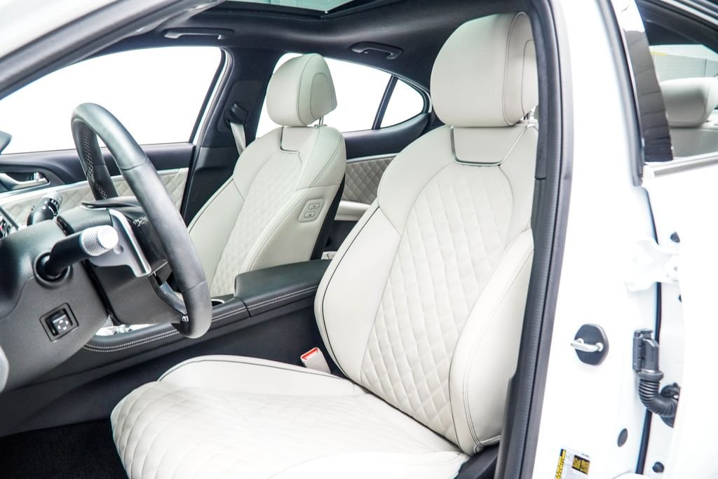Used 2025 White Genesis 3.3T Sport Advanced image 15