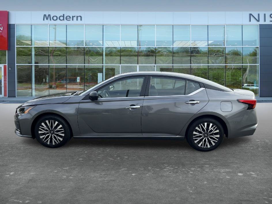 Certified Used 2025 Gun Metallic Nissan SV image 8
