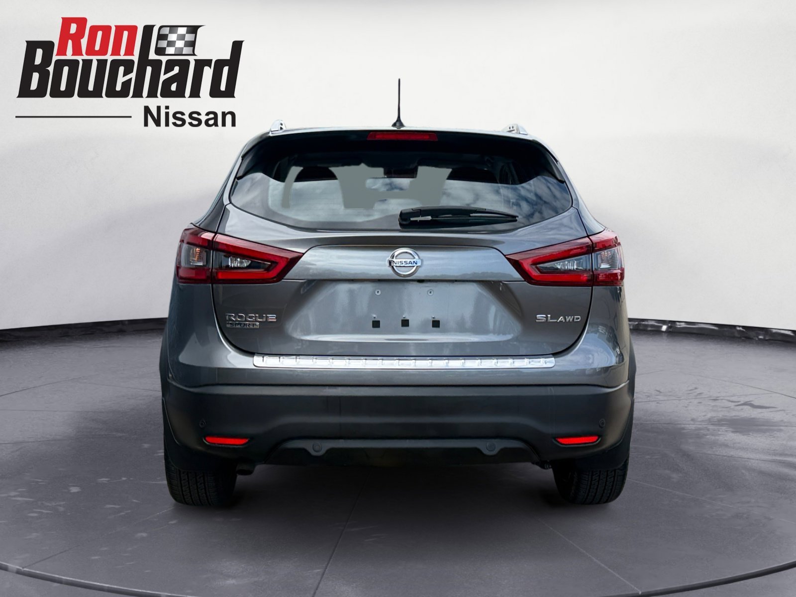 View vehicle photo 3