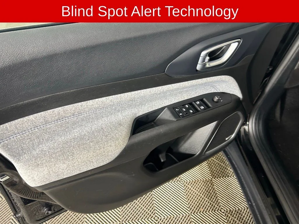 Used 2025 Diamond Black Jeep Latitude image 13