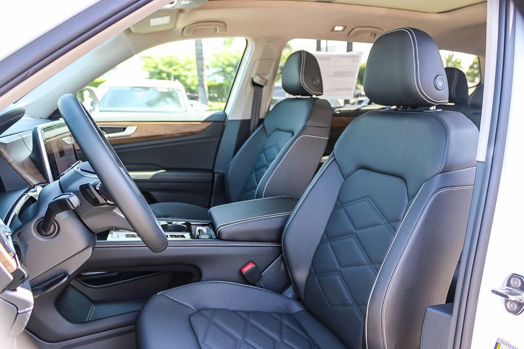 New 2026 White Volkswagen 2.0T SE w/Technology image 7