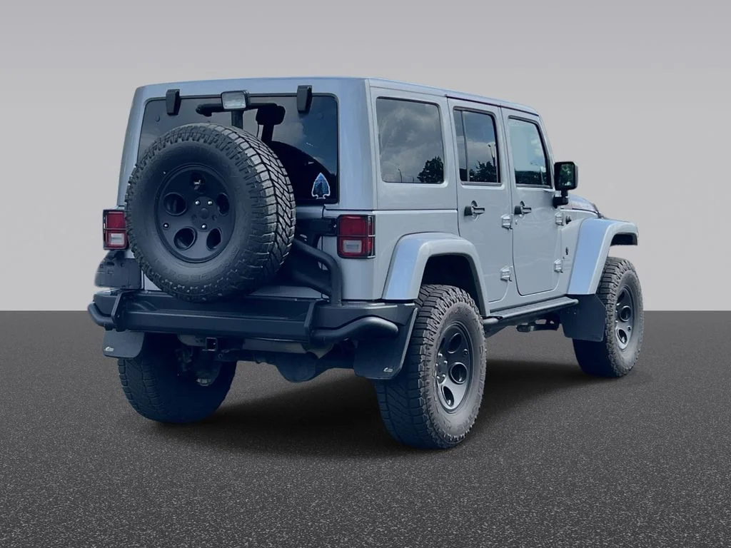Used 2017 Silver Jeep Unlimited Rubicon Recon image 3