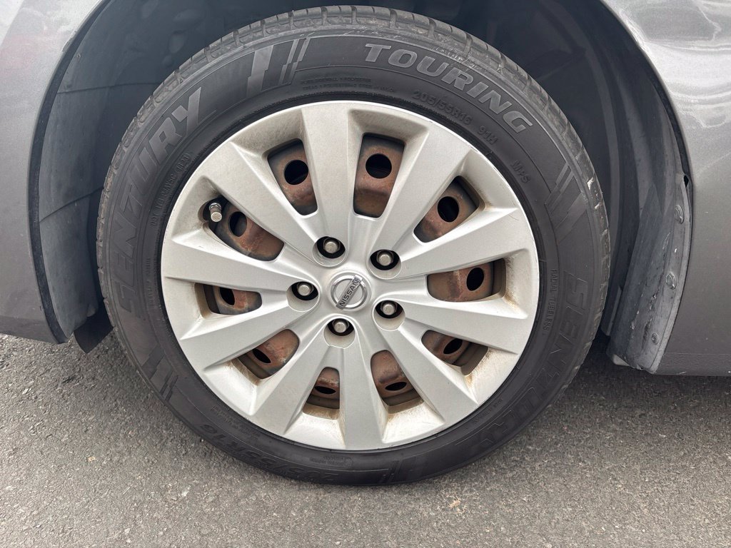 Used 2016 Gray Nissan SV image 11