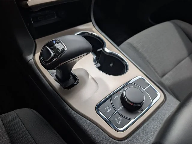 Used 2014 Brilliant Black Crystal Pearlcoat Jeep Laredo image 17