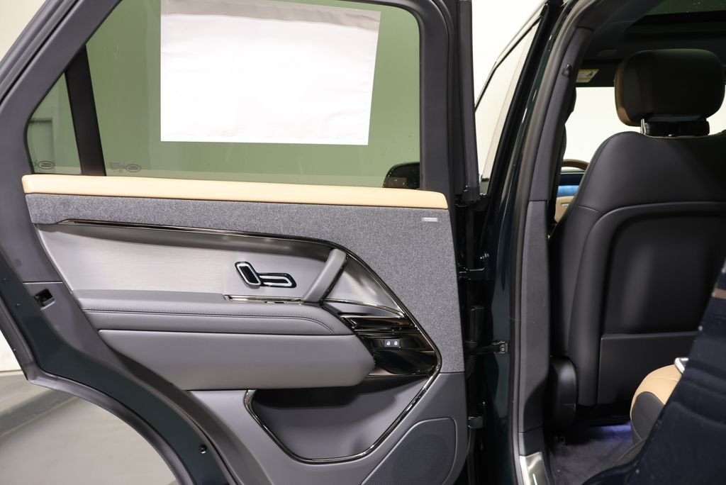 New 2026 British Racing Green Land Rover Dynamic SE image 31