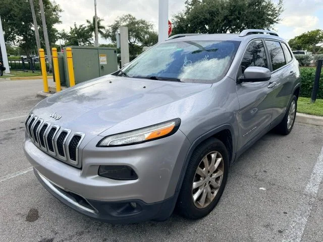 Used 2017 Billet Silver Metallic Clearcoat Jeep Limited image 2