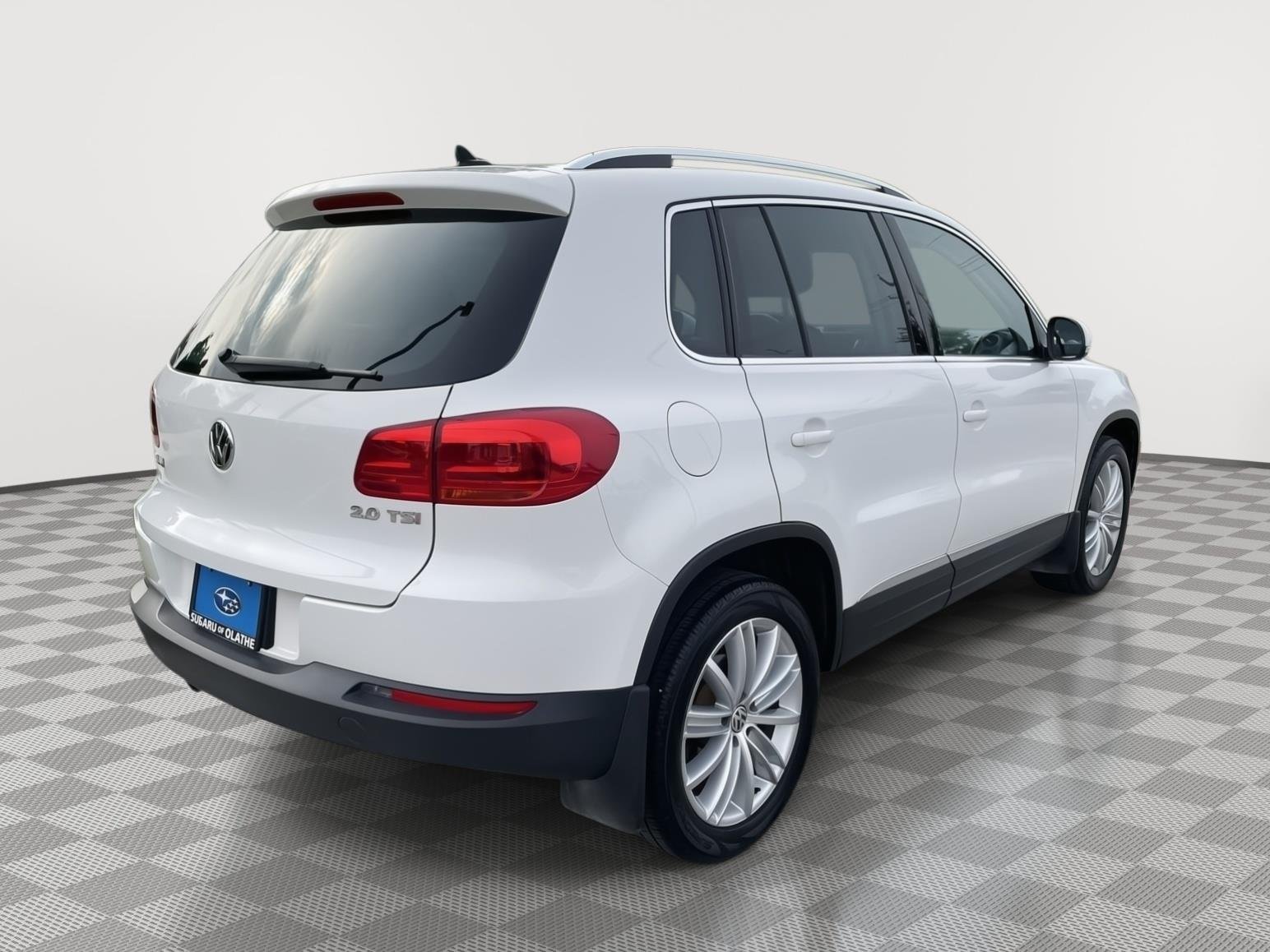 Used 2013 Candy White Volkswagen SE w/Sunroof & Nav image 15