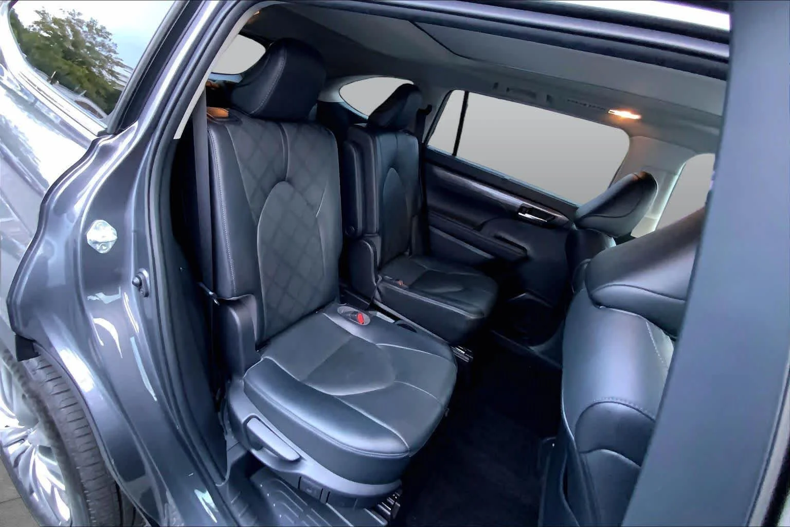 Used 2023 Magnetic Gray Metallic Toyota Platinum image 17