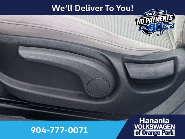 Used 2016 White Hyundai SE image 19