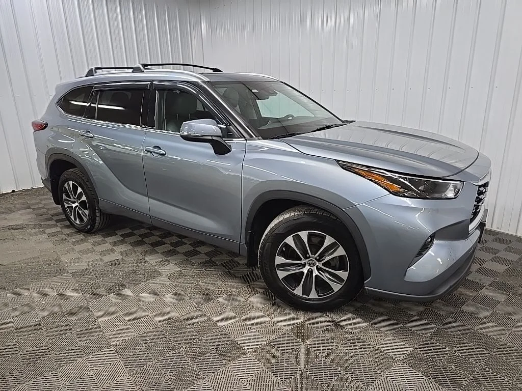 Used 2022 Blue Toyota XLE image 7