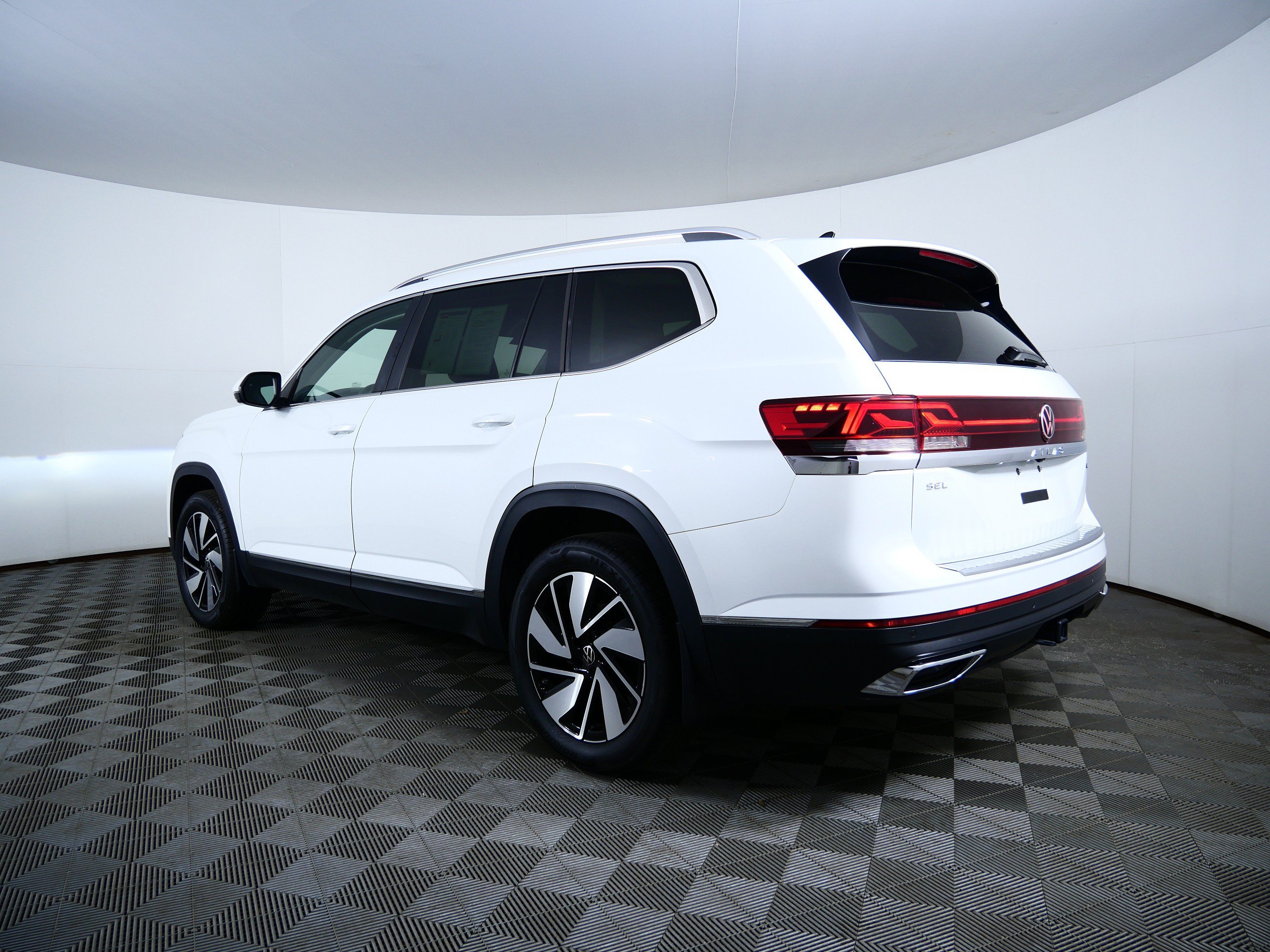 Used 2026  Volkswagen 2.0T SEL image 5