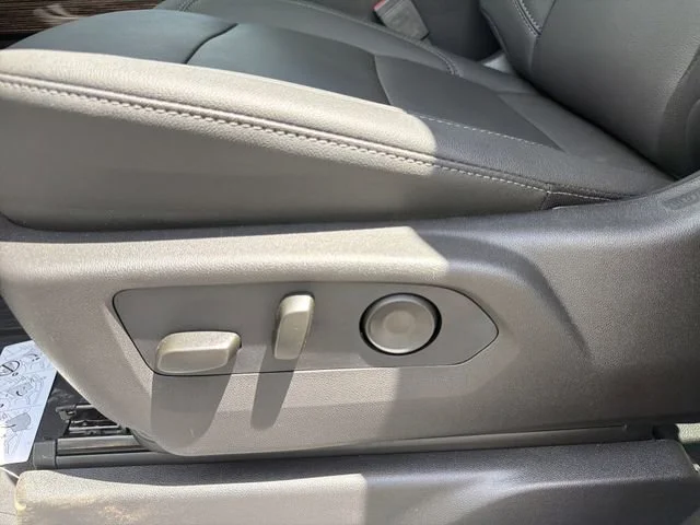 New 2026 Summit White GMC Elevation image 20