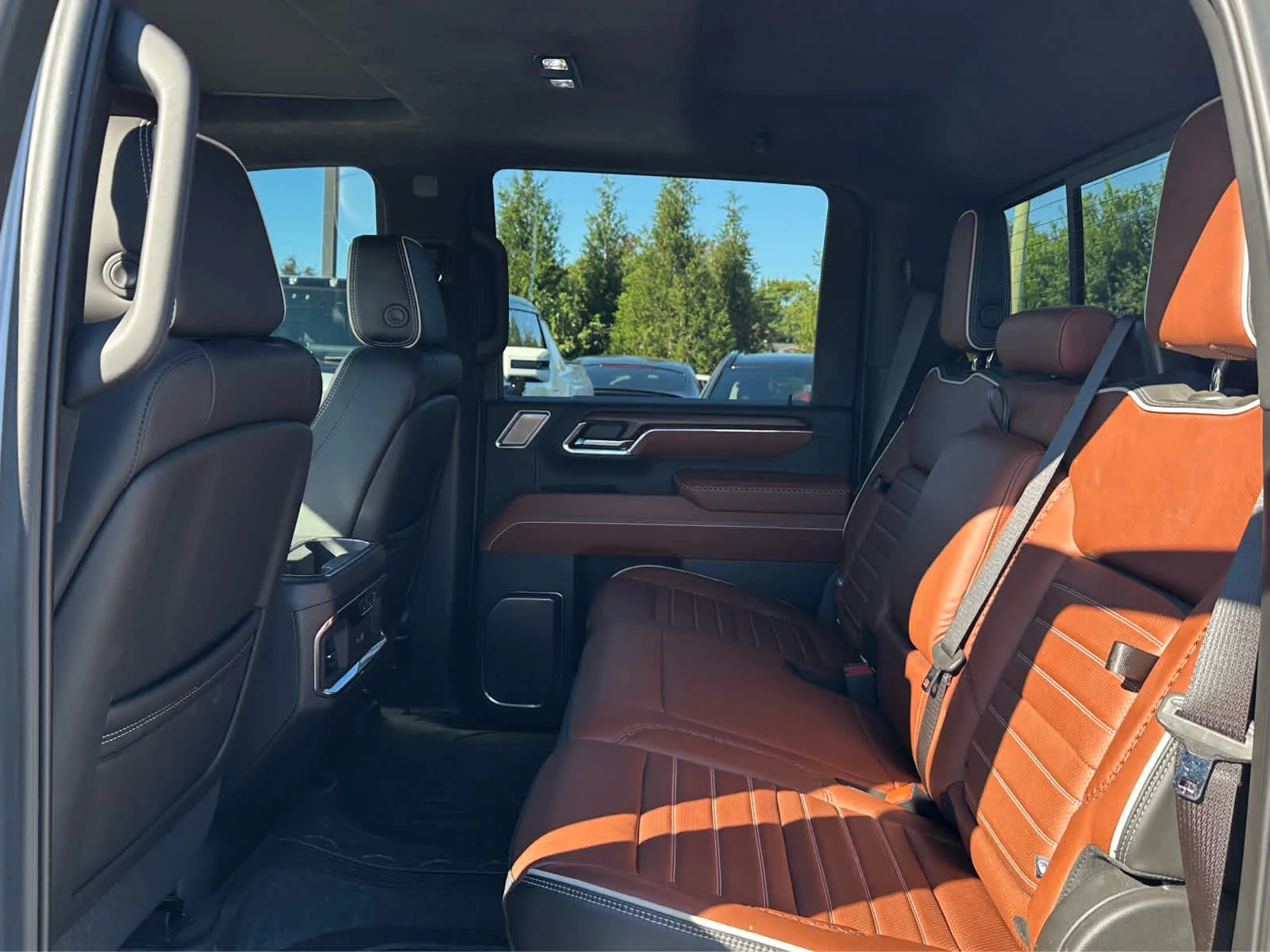 Used 2024 White Frost Tricoat GMC Denali Ultimate image 14