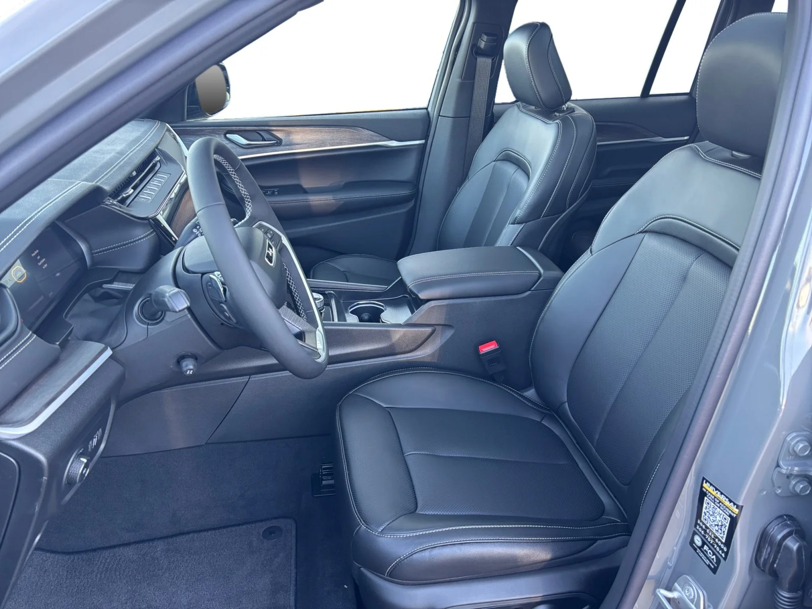 New 2027 STING-GREY Jeep Limited image 10