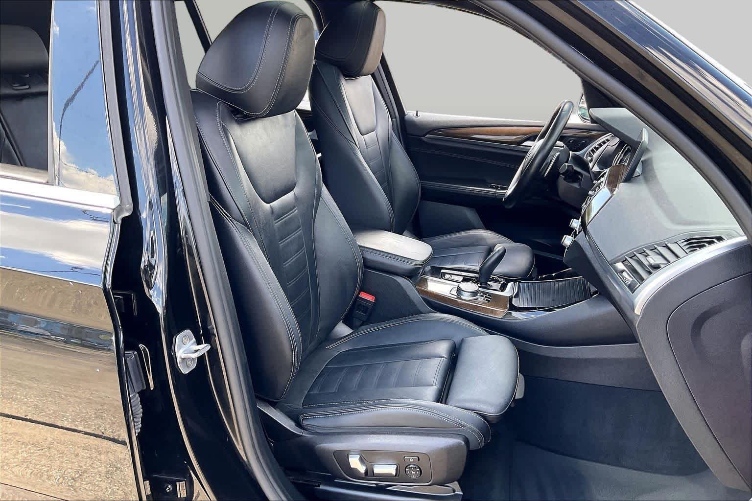 Used 2019 Jet Black BMW xDrive30i image 9