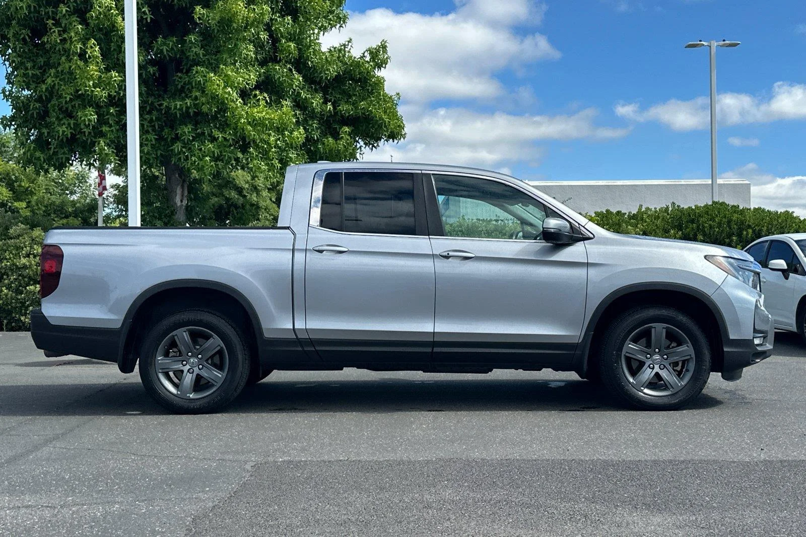 Used 2023 Lunar Silver Metallic Honda RTL image 3