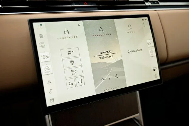 New 2026 Fuji White Land Rover SE image 44
