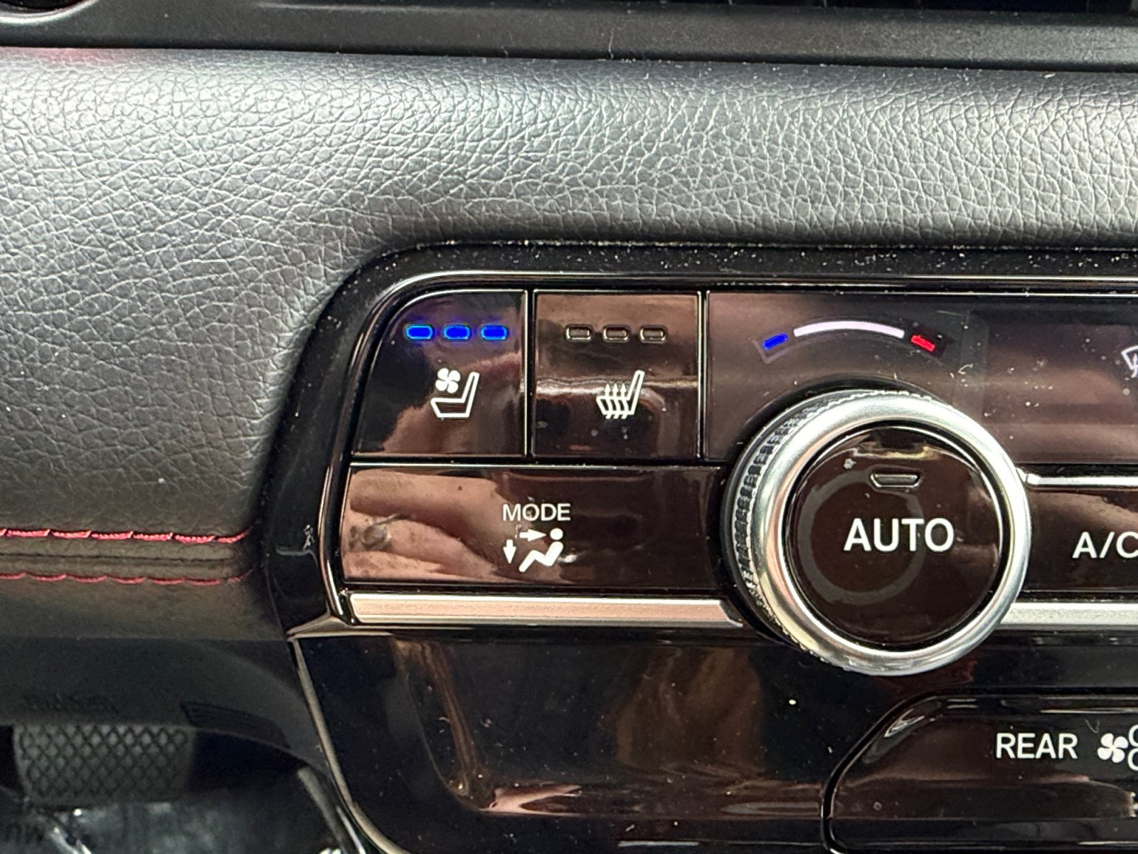 2025 Honda Pilot Black Edition - Photo 25