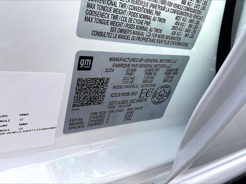 Used 2025 Summit White GMC AT4 image 35