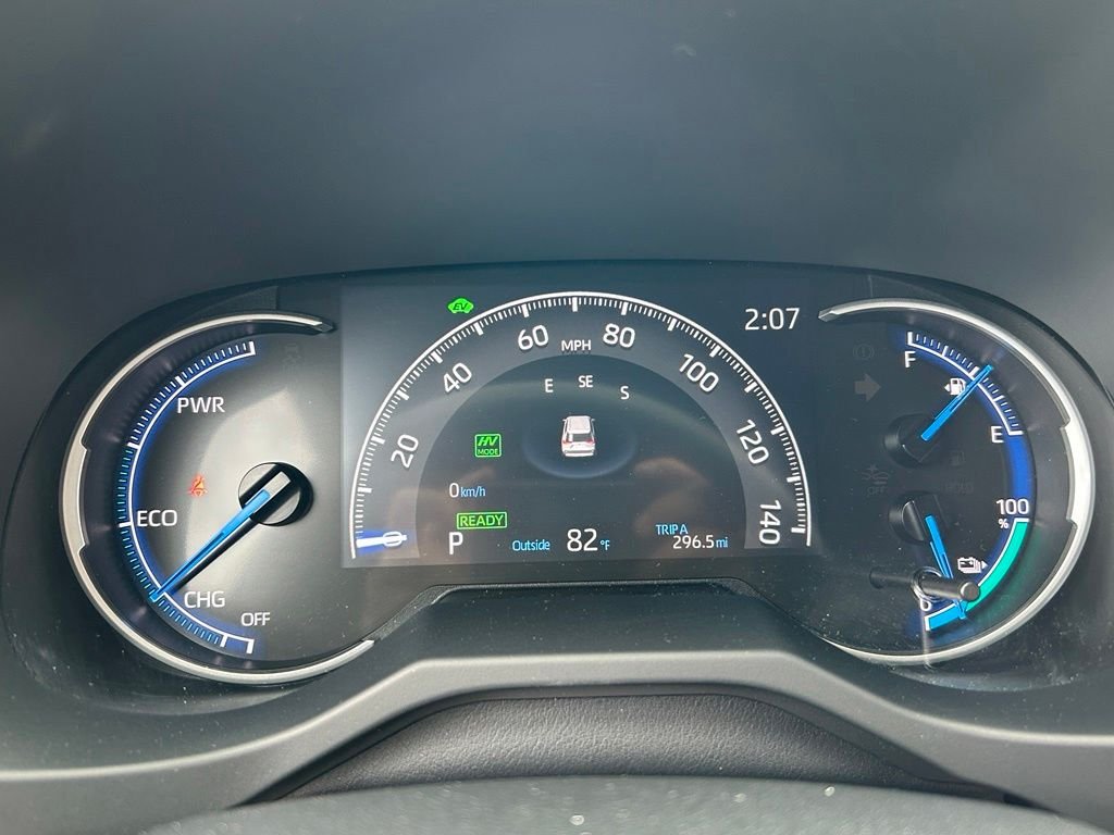 Used 2023 Ice Toyota SE image 32