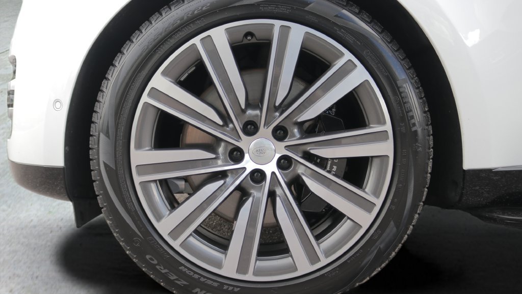 Used 2024 White Land Rover Autobiography image 9