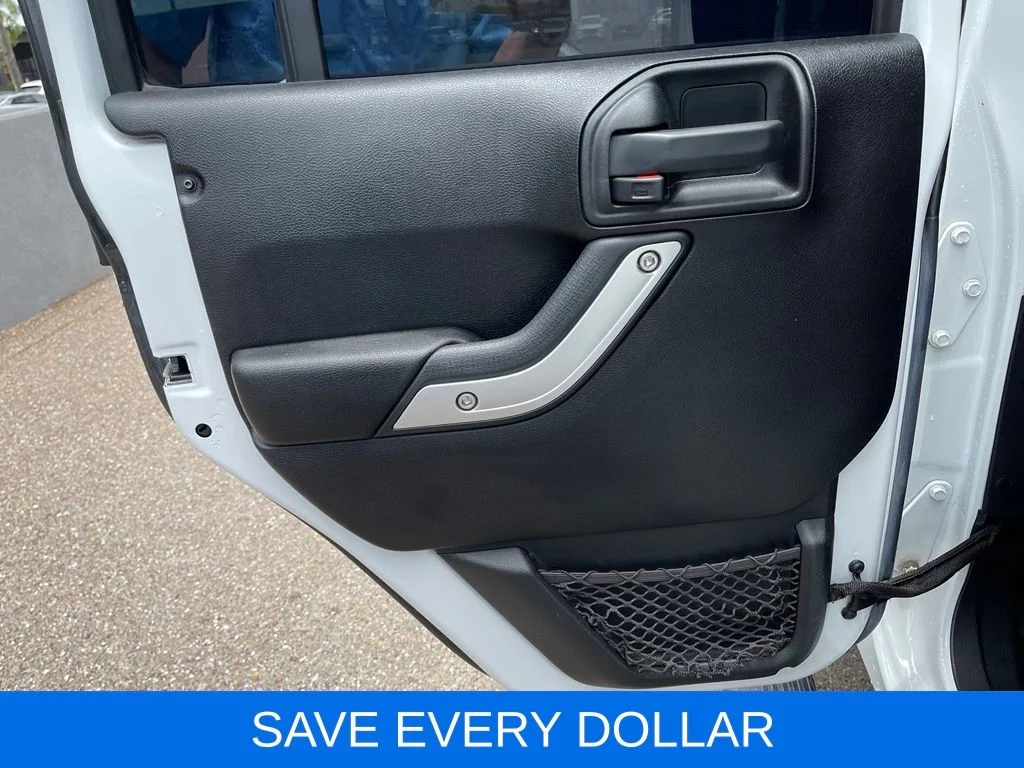 Used 2016 White Jeep Unlimited Rubicon image 14