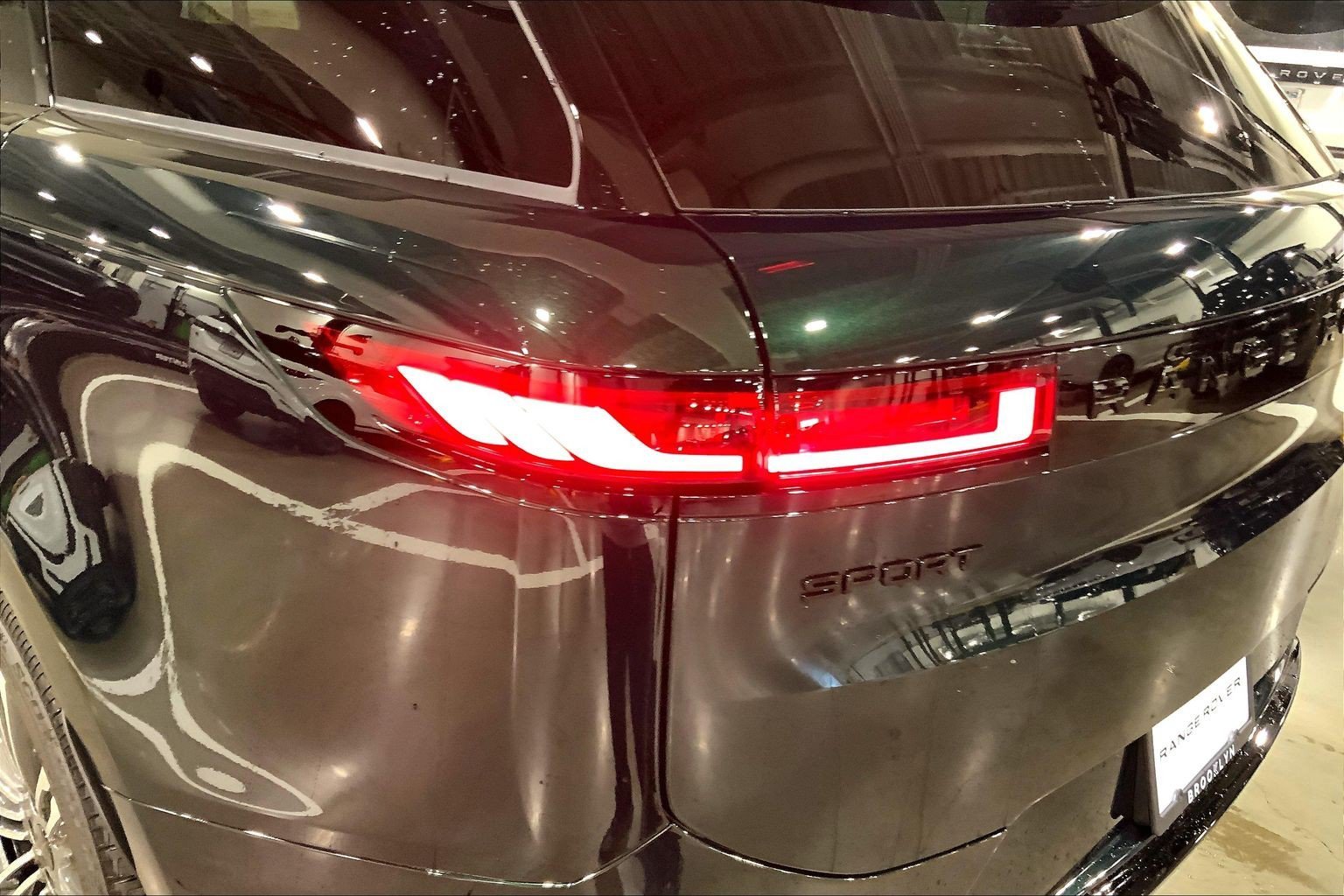 New 2027 British Racing Green Land Rover  Dynamic SE P530 image 14