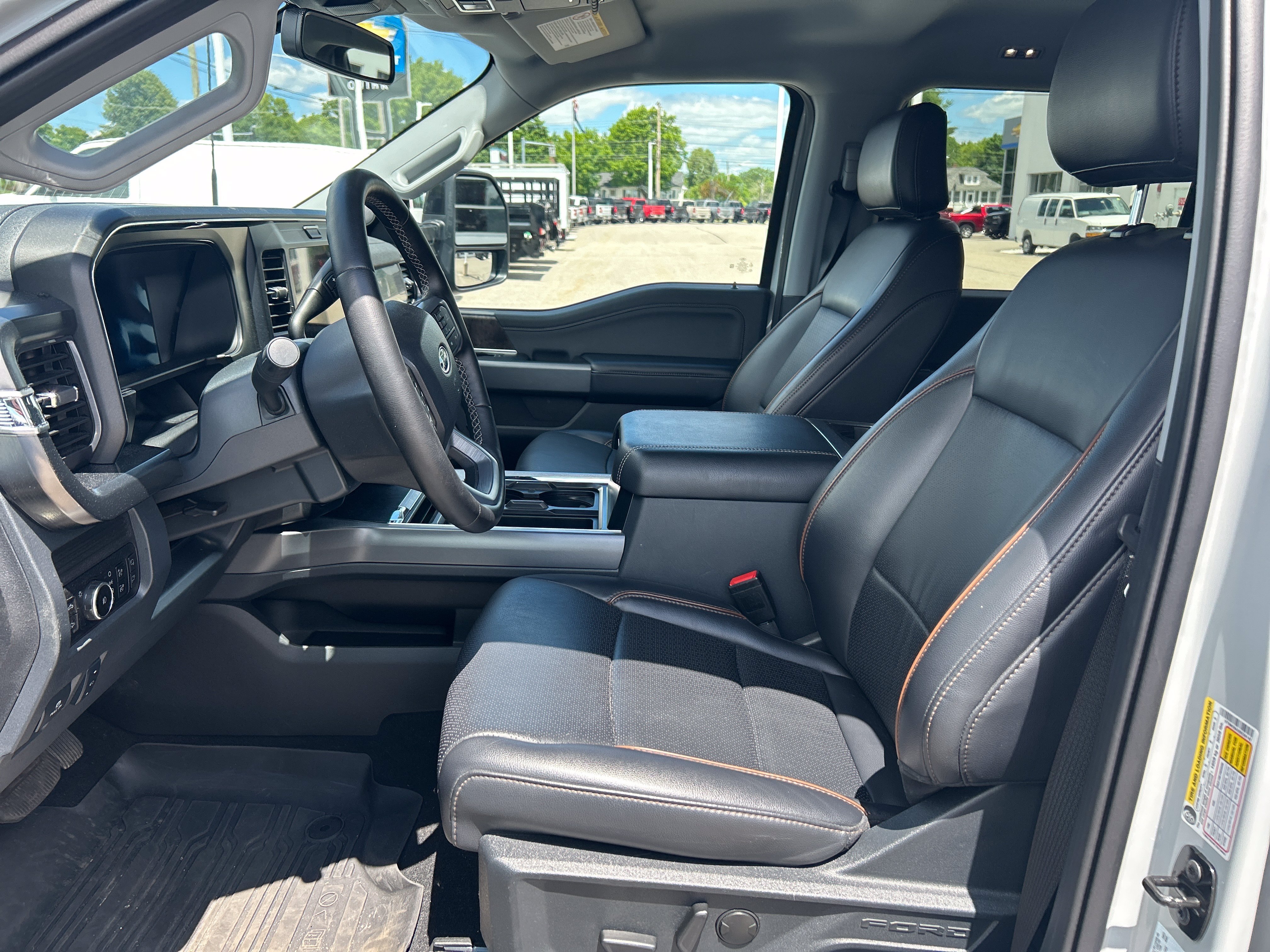 Used 2025 Avalanche Ford LARIAT image 9