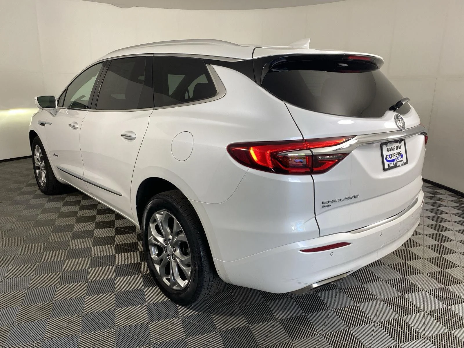 Used 2020 White Frost Tricoat Buick Avenir image 5