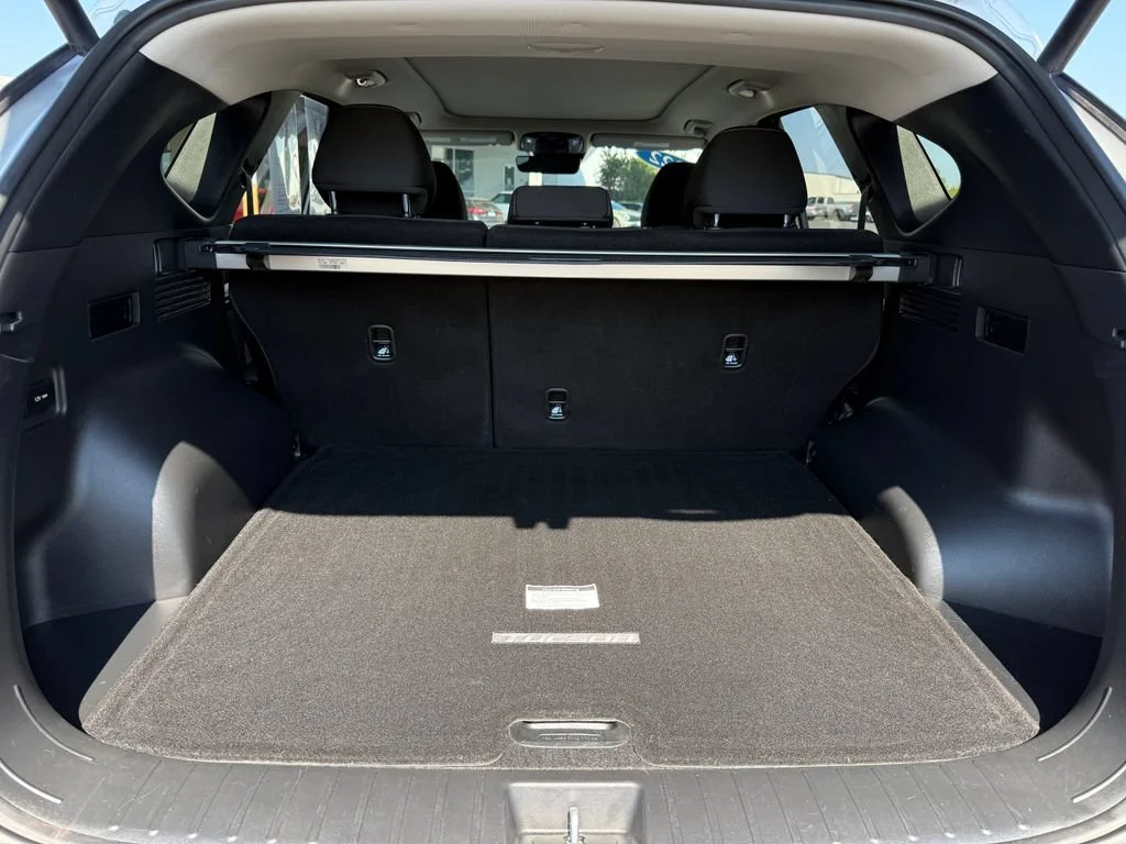 Used 2022 Shimmering Silver Hyundai SEL Convenience image 12