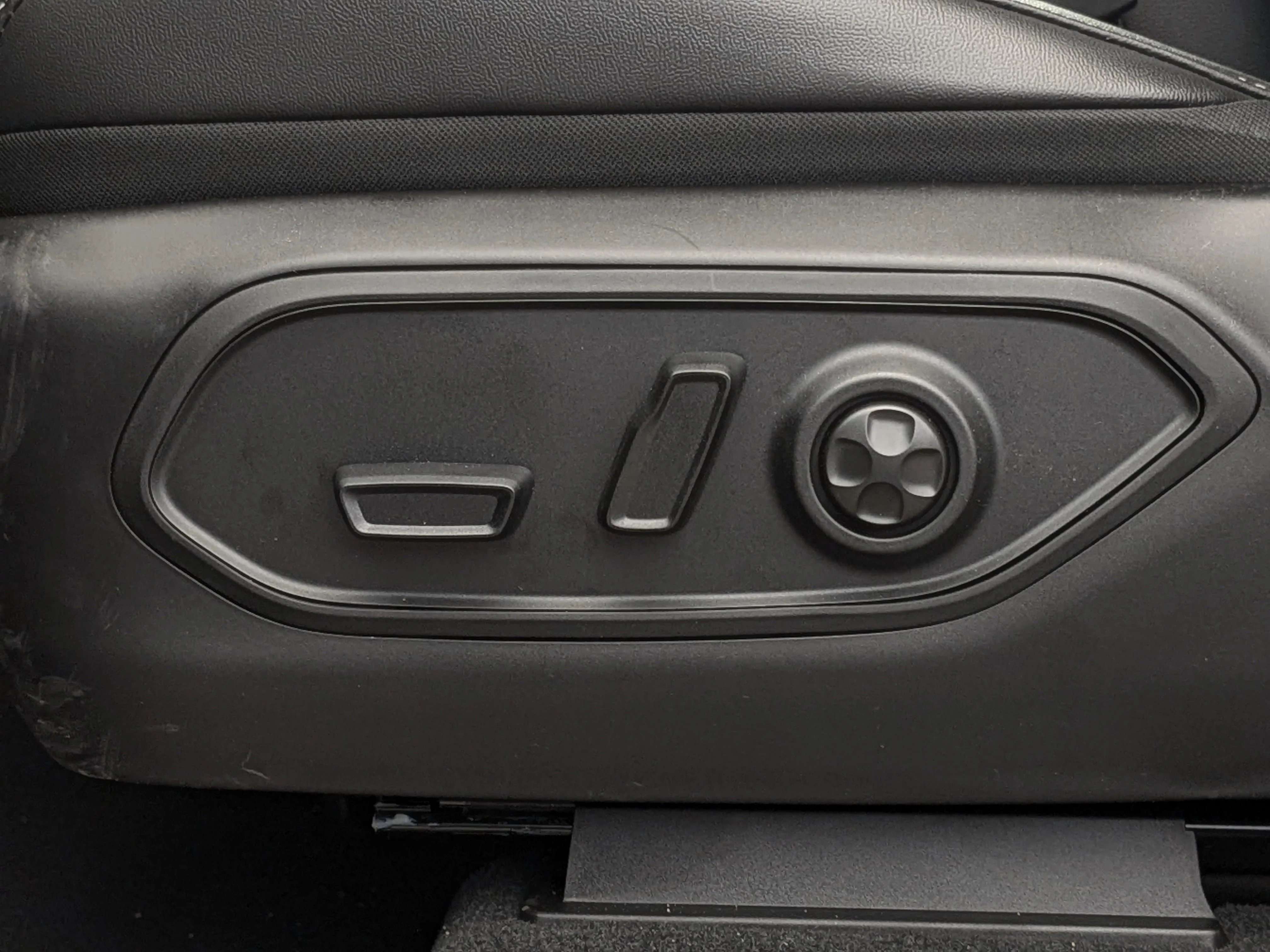 New 2026 Black Jeep Altitude - - Power Sunroof - Altitude Pack - 2.0L Turbo - Remote Start & tons more! image 15