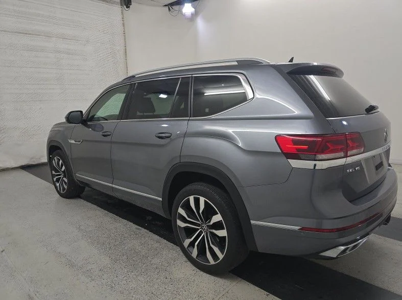 Used 2022 Gray Volkswagen 3.6L V6 SEL Premium R-Line image 3
