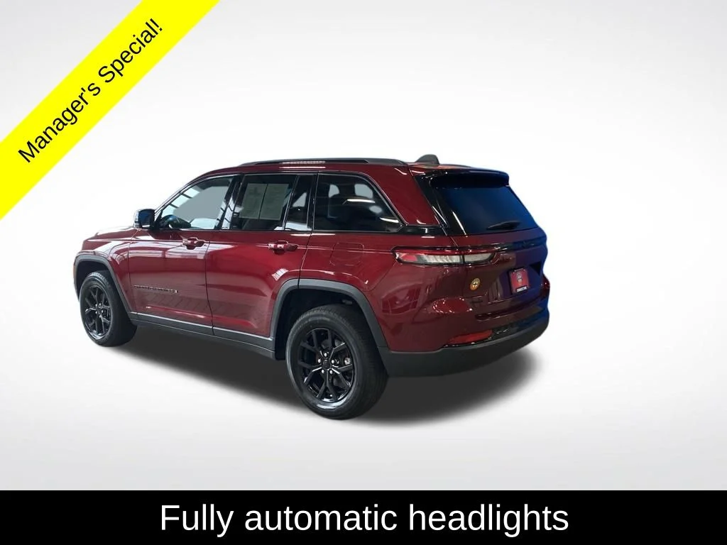 Used 2025 Red Jeep Altitude image 19