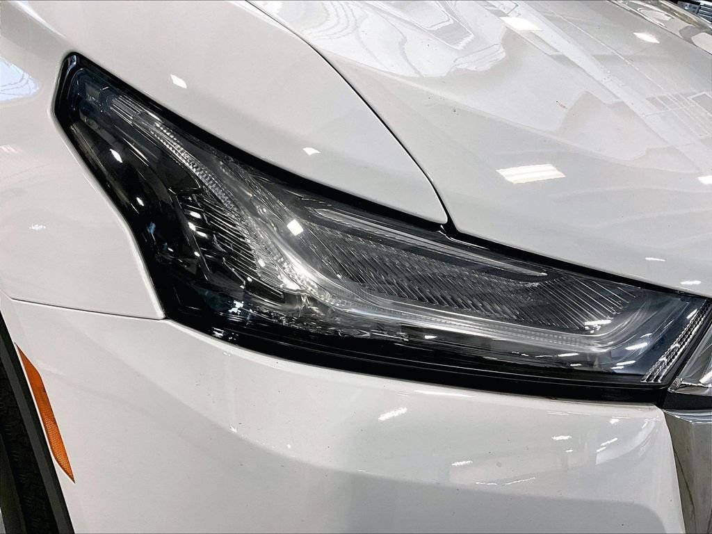 Used 2023 White Chevrolet LT image 34