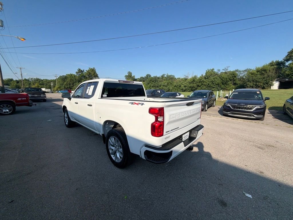 Used 2023 White Chevrolet Custom image 5