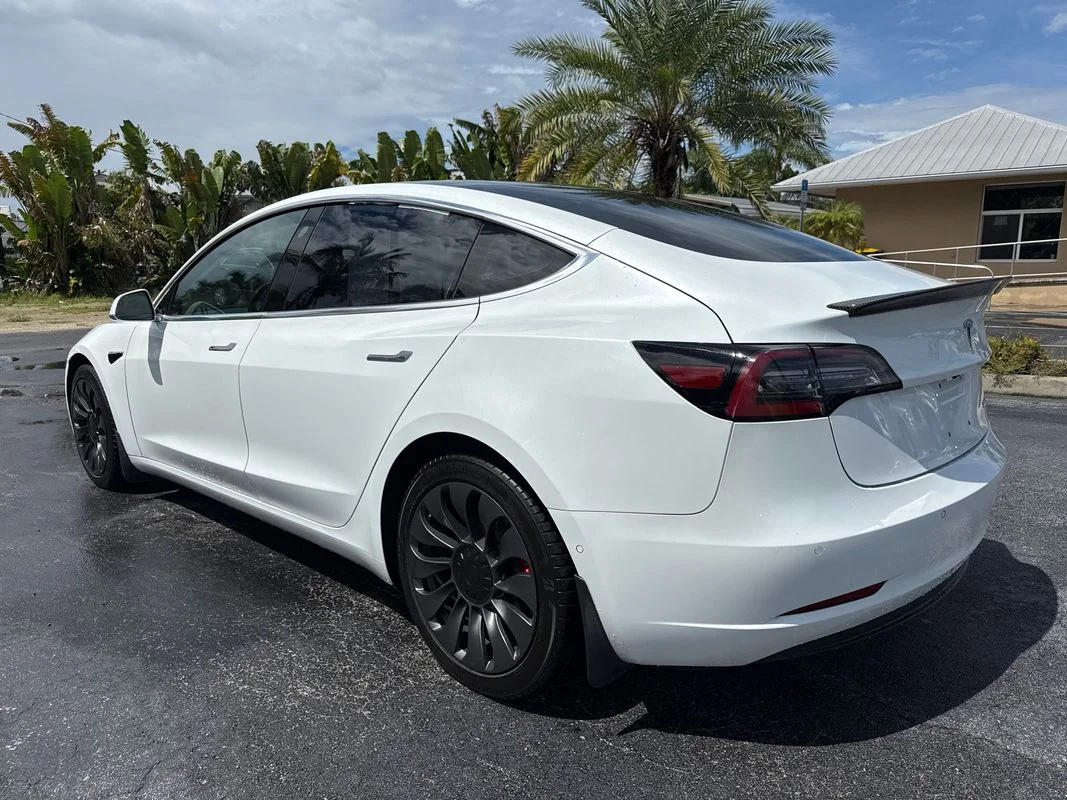 Used 2018 White Tesla  image 3