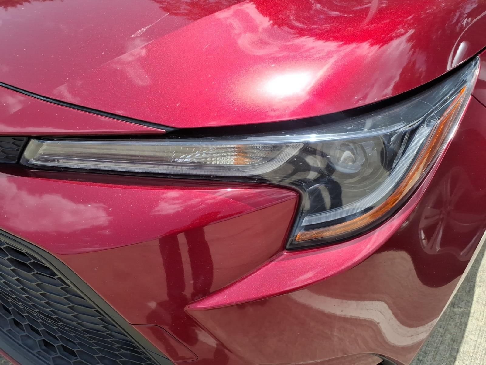 Certified Used 2022 Pearl Toyota LE image 5