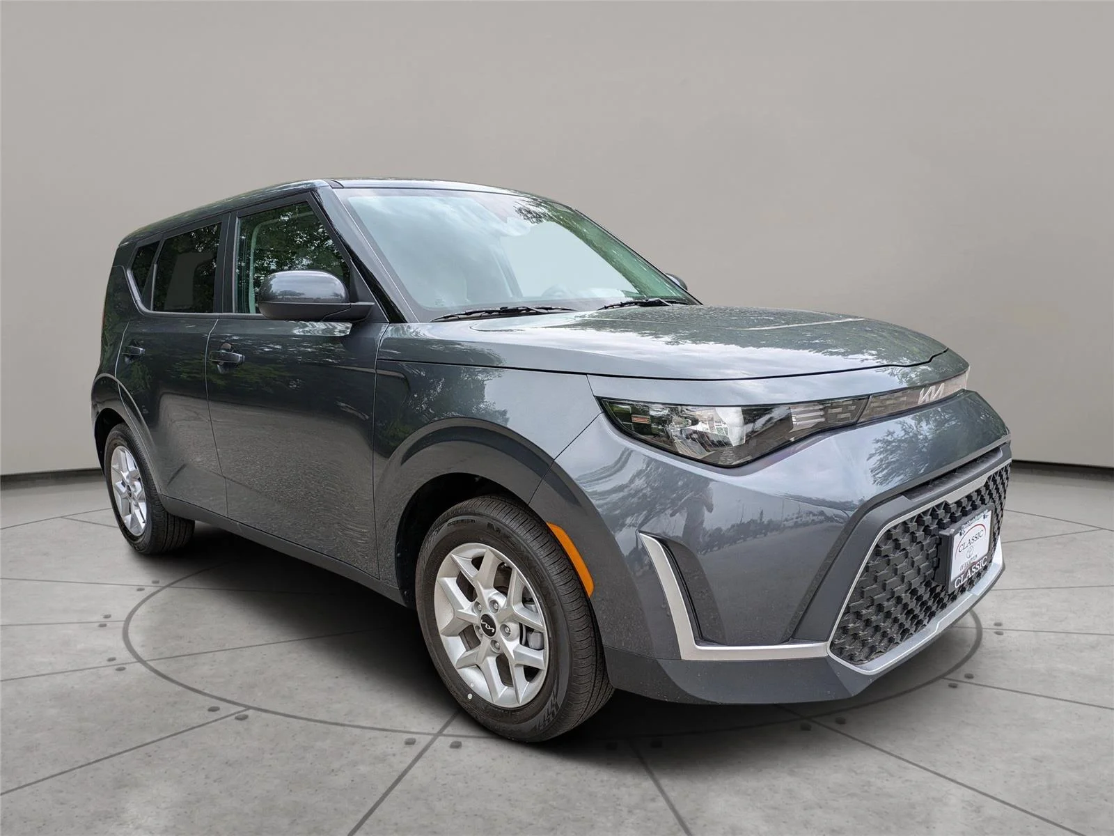 Used 2025  KIA  image 1