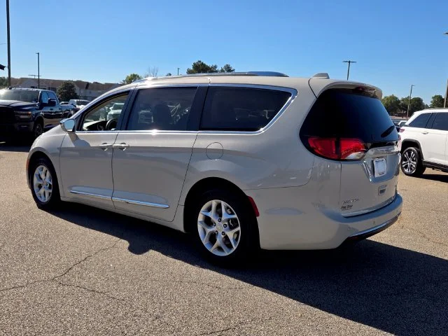Used 2020 White Chrysler Limited image 11