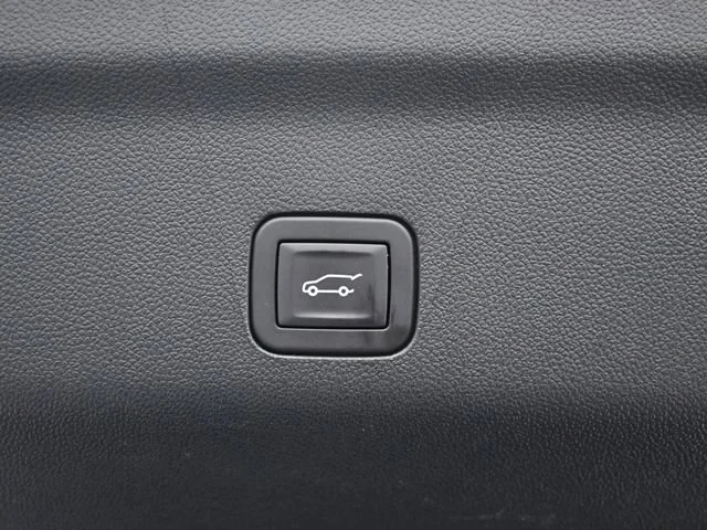 Used 2025 Volcanic Red Tintcoat GMC Elevation image 28