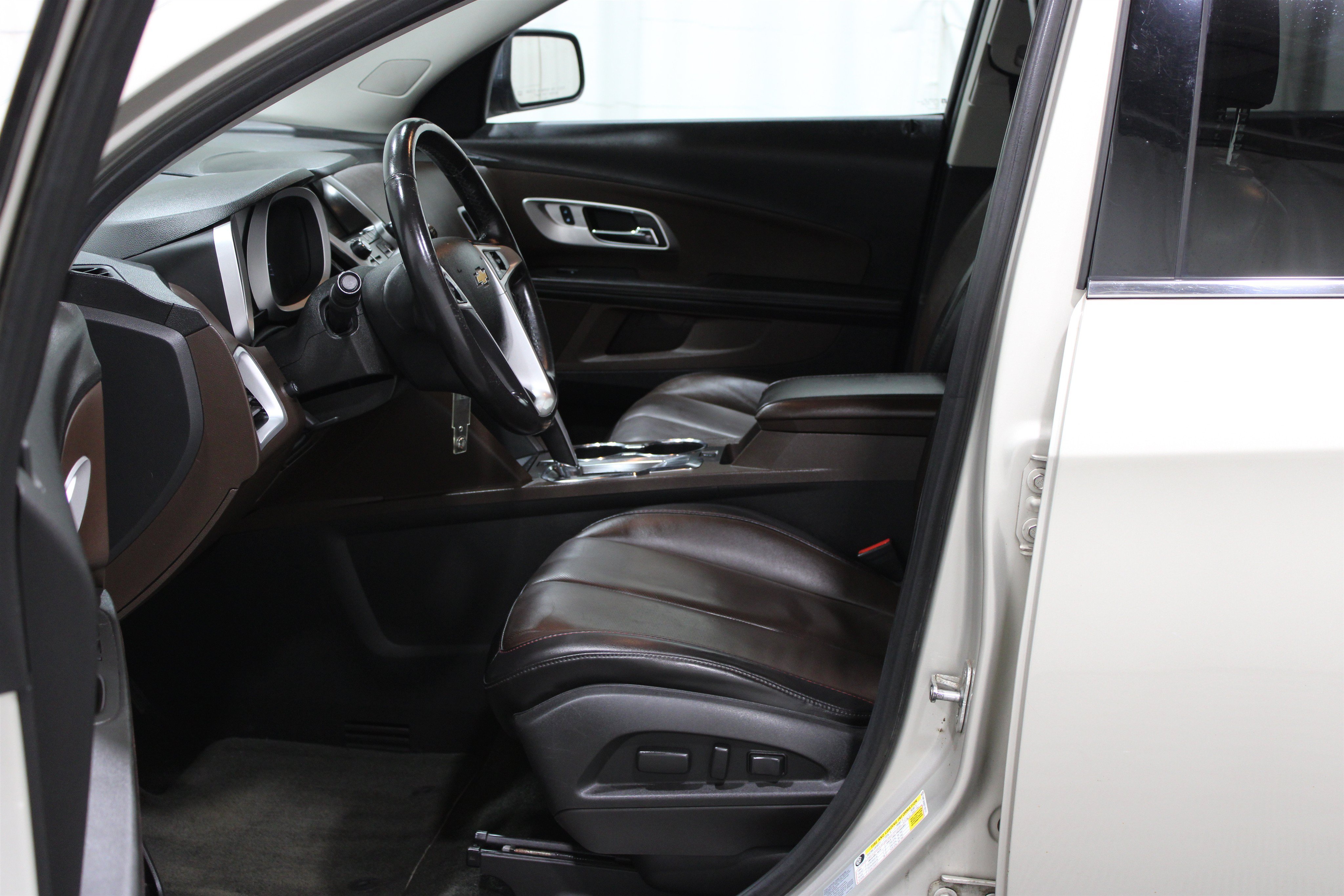 Used 2015 Champagne Silver Metallic Chevrolet LT image 3