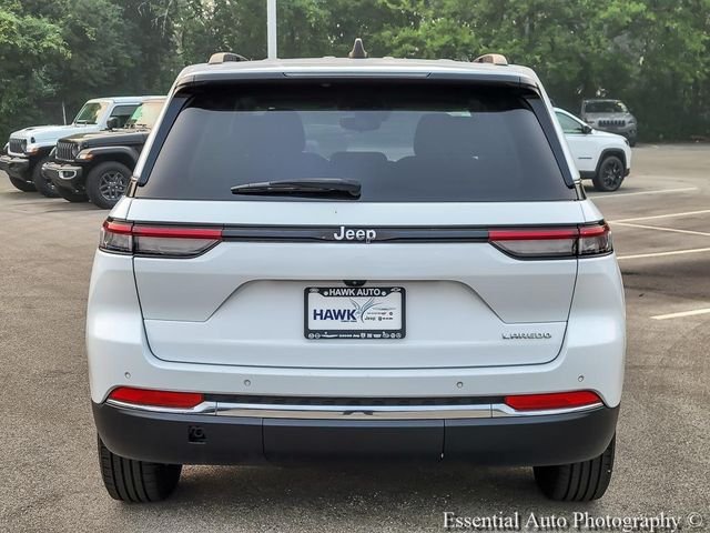 Used 2024 White Jeep Laredo image 5