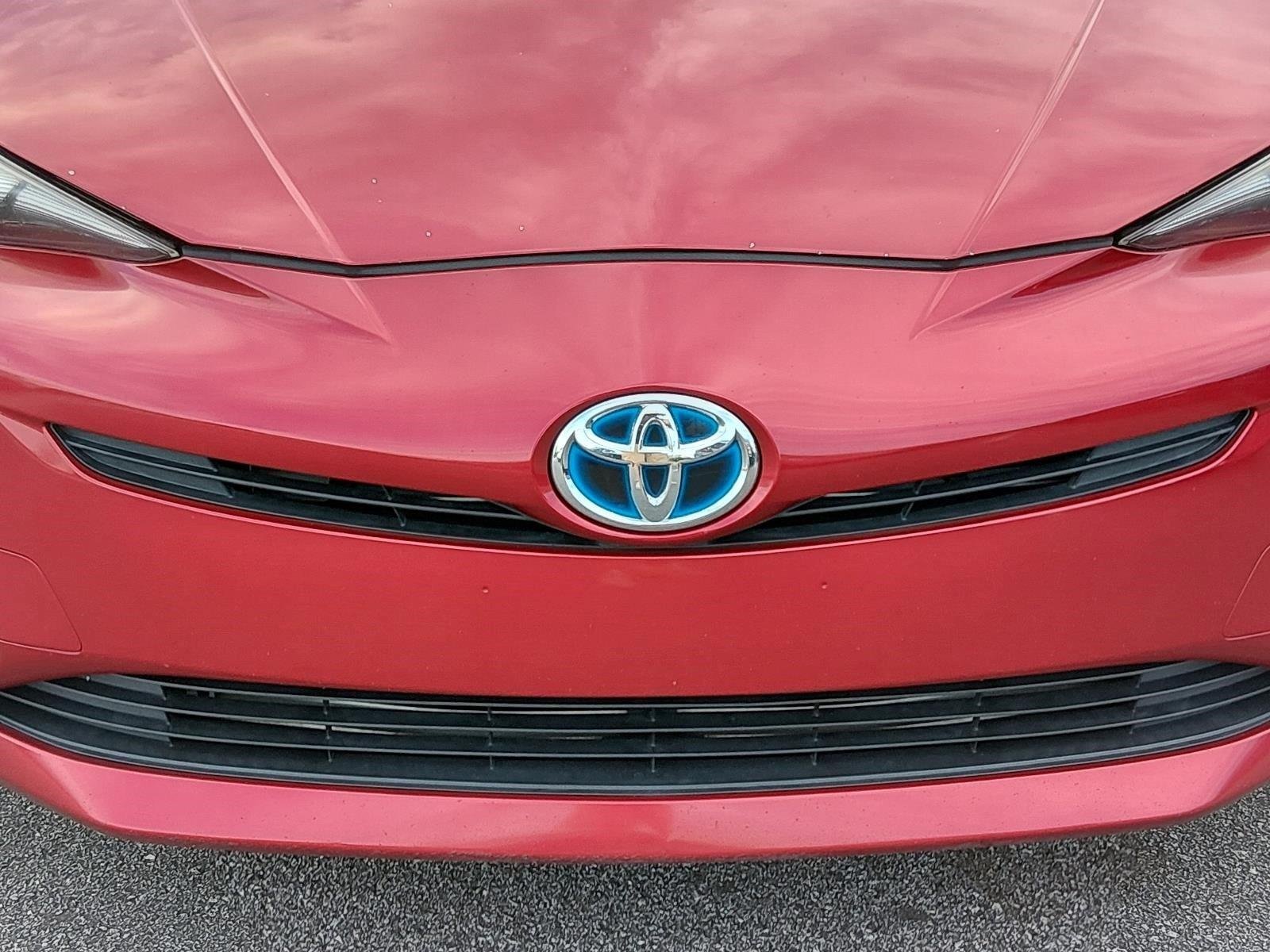 Used 2016 Hypersonic Red Toyota Two image 9
