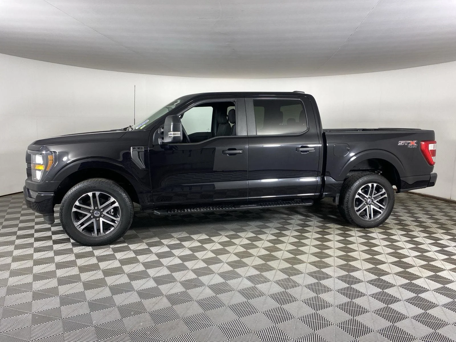 Used 2023 Agate Black Ford XL image 4
