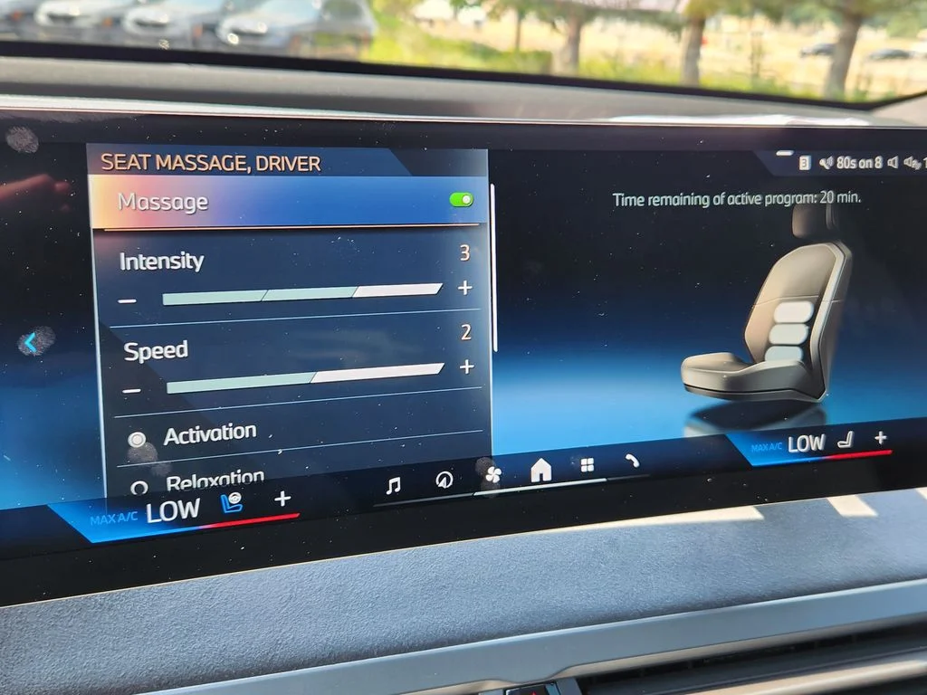Used 2026 White Metallic BMW xDrive60 image 25